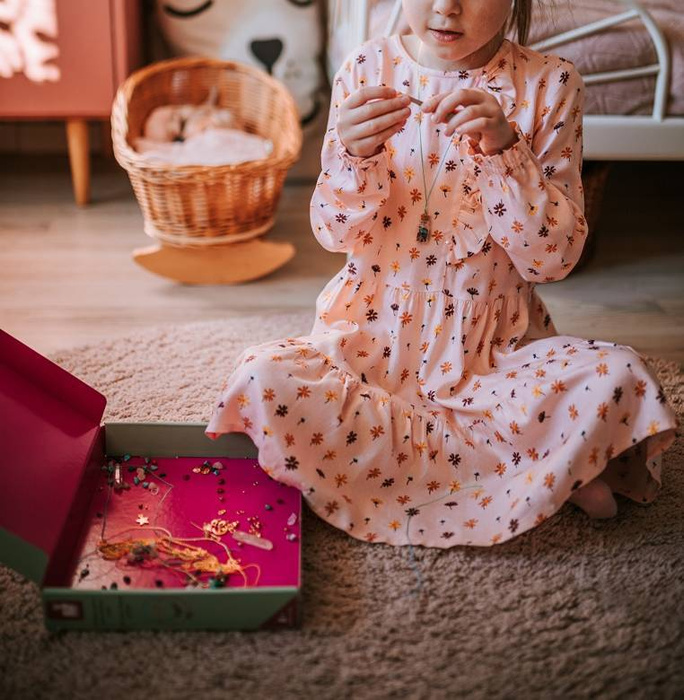 Zestaw kreatywny do tworzenia biżuterii z kamieniami przynoszącymi szczęście Janod J07938