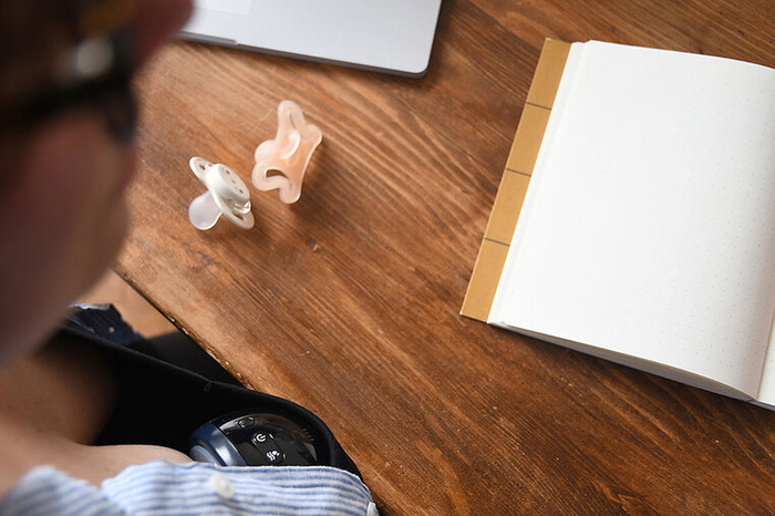 Laktator elektryczny bezprzewodowy muszlowy Hands-Free 180 ml Night Blue Beaba 911735