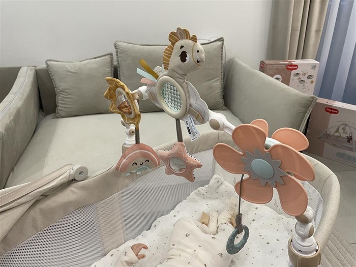 Łuk z zabawkami Tiny Love TL1405600030 Kraina Jednorożca dla niemowląt do wózka, leżaczka i fotelika