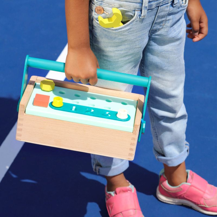 Drewniana skrzynka z narzędziami i działającą wiertarką B.toys BX2058Z zestaw majsterkowicza