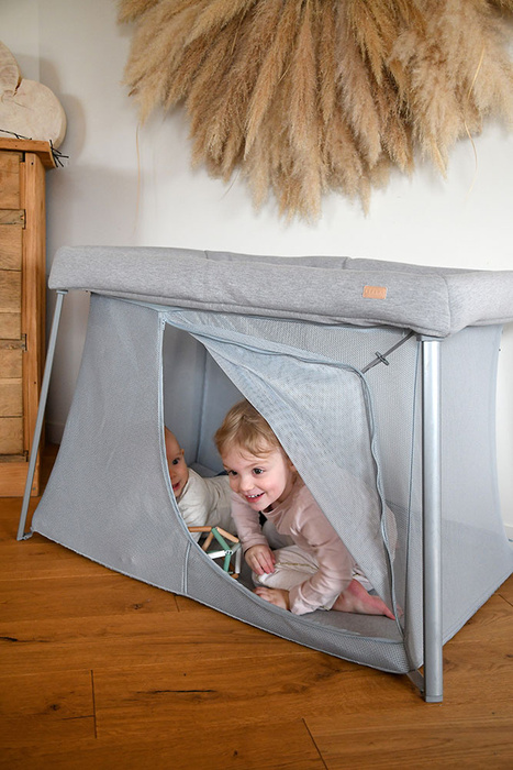 Łóżeczko turystyczne dwupoziomowe z funkcją kojca 3w1 Eazy sleep Heather grey Pebble Beaba 946004