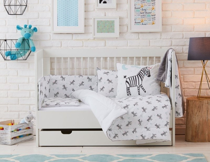 Biały komplet pościeli z wypełnieniem i poduszką Pinio Zebry