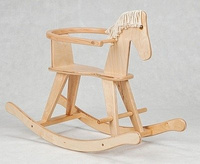 Drewniany koń na biegunach Maurycy, zabawka dla kilkulatka