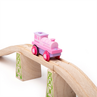 Różowa lokomotywa z napędem Powerful Pink Loco BJT310-Bigjigs Rail, kolejki z napędem 