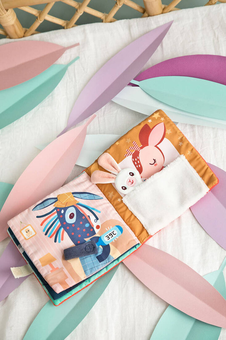 Miękka książeczka aktywizująca z mini-komforterem sarenka Stella i jej przytulanka 83491 Lilliputiens