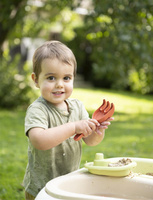 Stolik do zabawy wodą i piaskiem Smoby 840111 z akcesoriami ogrodowymi kreatywna zabawa na świeżym powietrzu