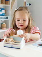 Mała lodziarnia dla dzieci Fresh Small Foot 12416 zabawy w sklep