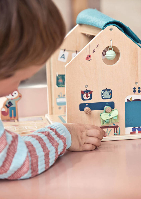 Drewniana wielofunkcyjna rozkładana Szkoła z 3 figurkami i akcesoriami 83422 Lilliputiens