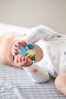 Drewniana grzechotka Rybka Nela HB305582-Haba, zabawki dla niemowląt