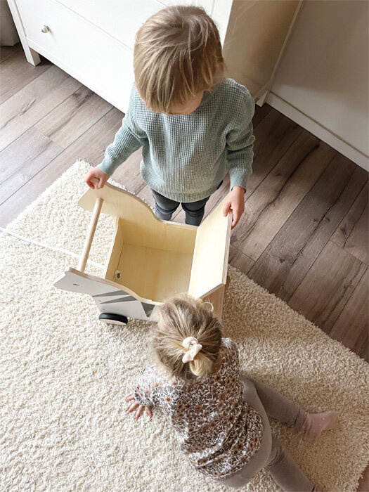 Drewniana skrzynia na zabawki jeździk dla dzieci Zebra Small Foot 12425