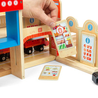 Drewniany dworzec Grand Central z platformą windą i podwójnym peronem dodatek do kolejki dla dzieci Bigjigs BJT613