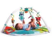 Mata edukacyjna z pałąkami i zabawkami interaktywnymi dla niemowląt Zabawa na łące Tiny Love TL1205006830