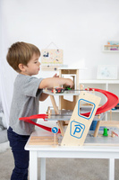 Parking dla dzieci garaż premium z myjnią, windą, stacją samochodów elektrycznych, stacją benzynową 11676- Small Foot, zabawki dla chłopców i dziewczynek