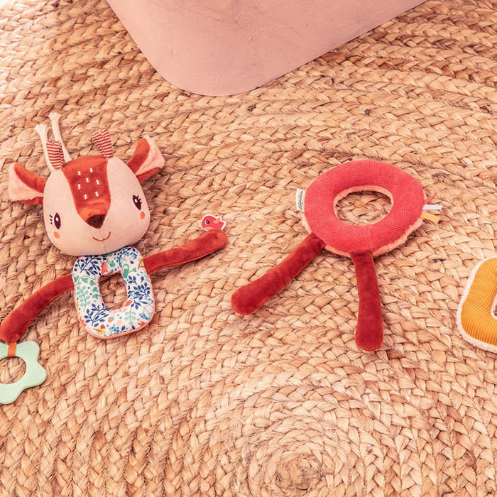 Aktywizujący łańcuch sensoryczny z gryzakiem i grzechotką Sarenka Stella 83429 Lilliputiens