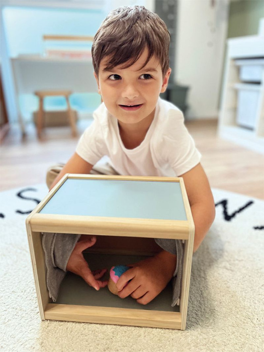 Pudełko zgadywanka pudełko wrażeń zmysłowych Małe Sensory Small Foot 12470 gry dotykowe