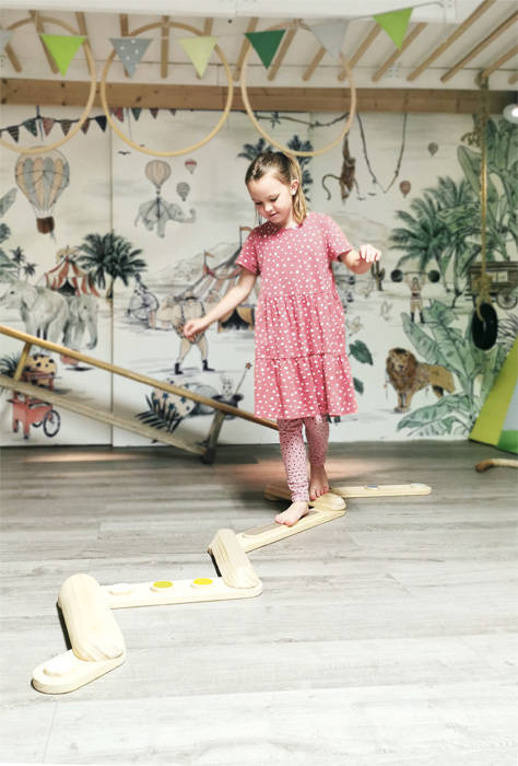 Drewniana dróżka do ćwiczenia równowagi Przygoda 12241-Small Foot, zabawy ruchowe i rozwojowe