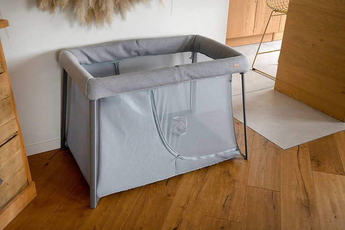 Łóżeczko turystyczne dwupoziomowe z funkcją kojca 3w1 Eazy sleep Heather grey Pebble Beaba 946004