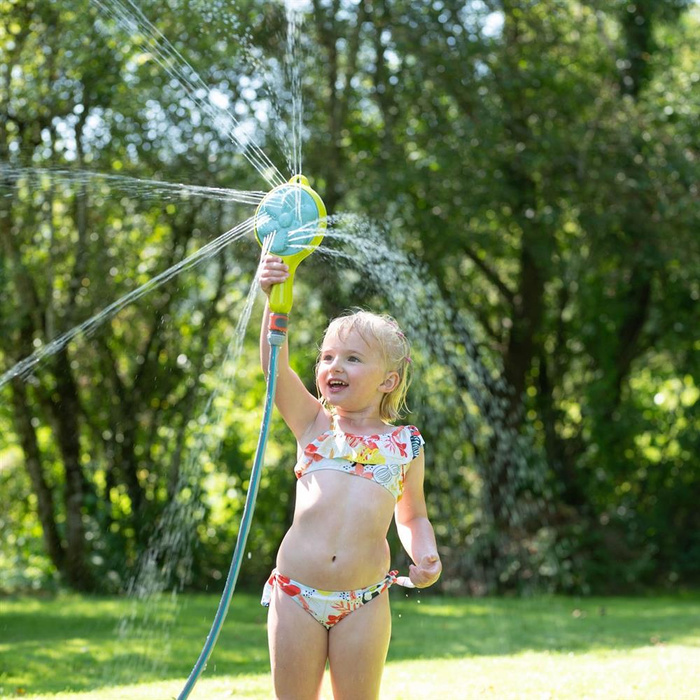 Zraszacz ogrodowy do domku Smoby 810914 z mocowaniem i dwoma trybami puszczania wody