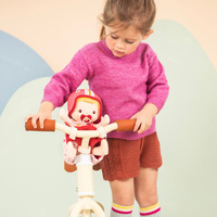Lalka Dzidziuś Lena w foteliku rowerowym Lilliputiens 83633 z kamizelką i kaskiem na wycieczki i do przytulania