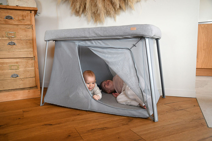 Łóżeczko turystyczne dwupoziomowe z funkcją kojca 3w1 Eazy sleep Heather grey Pebble Beaba 946004