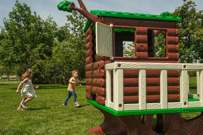 Podwyższony Domek ogrodowy na drzewie FEBER 13533 dla dzieci do zabawy ma świeżym powietrzu House on The Tree