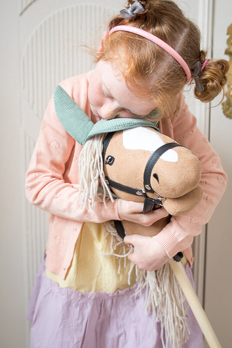 Hobby Horse Koń na kiju beżowy z otwartą buzią Astrup 84364