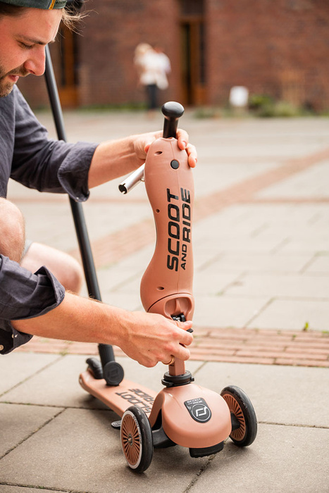 SCOOTANDRIDE Highwaykick 1 Push and Go 2w1 Jeździk i hulajnoga z rączką do prowadzenia 1-5 lat Mocha