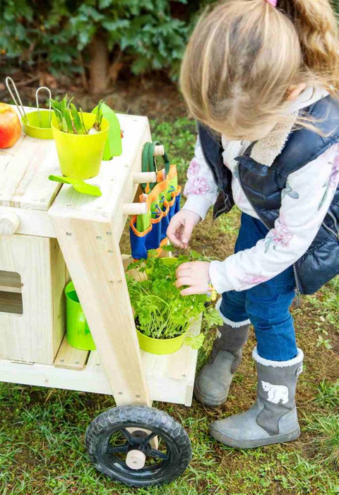 Mobilna kuchnia dla dzieci do zabawy w ogrodzie Plener 11665-Small Foot, zabawka drewniana