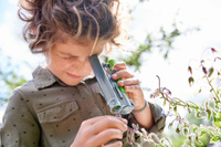 Kieszonkowy mikroskop dla dzieci Zielony Zoom HB305376-Haba Terra Kids, zabawy w plenerze