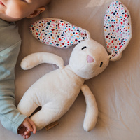 Szumiący śpioszek Felcia Whisbear 45555 przytulanka dla dzieci