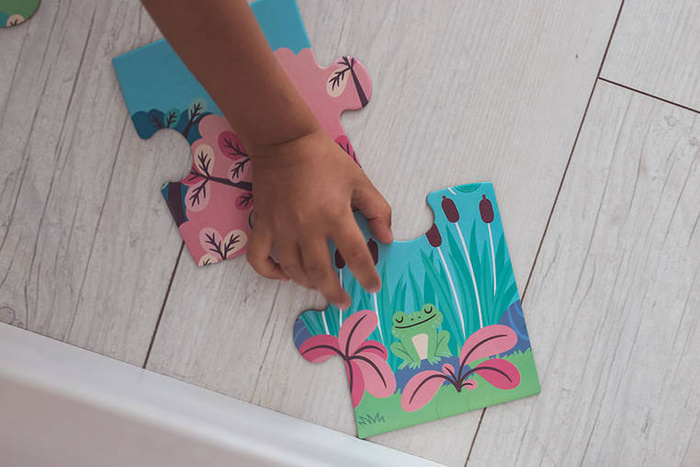 Świecące puzzle z mini-lampką UV Las 24 elementy 3+ Janod J02653