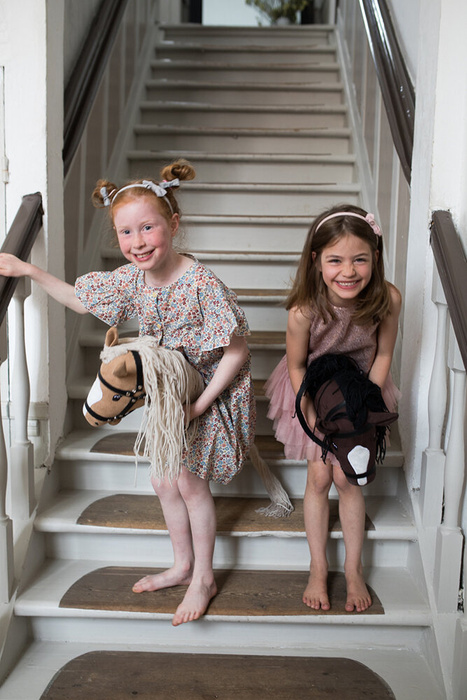 Zestaw dla Hobby Horse Koń na kiju beżowy z otwartą buzią i przeszkoda łąka Astrup