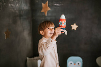 Drewniana, mała, magnetyczna rakieta, "Czerwona strzała", JND05207-Janod, zabawki dla chłopców