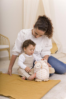 Szumiąca przytulanka z czujnikiem dźwięku i pozytywką Sowa Nighty Night Owl Smart Sensor Cloud b®