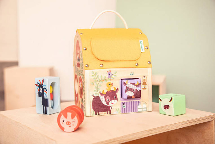 Drewniany domek dźwiękowy wielofunkcyjny z sorterem Farma 83445 Lilliputiens