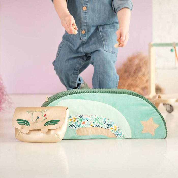 Drewniany jeździk 2 w 1 z miękkim siedziskiem i torebką Smok Joe 12 m+ 83466 LILLIPUTIENS