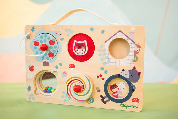 Drewniana tablica manipulacyjna walizka Czerwony Kapturek Lilliputiens 83510