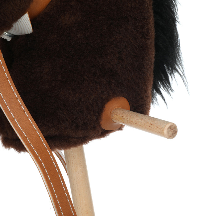 Brązowy koń na kiju z kółeczkami do zabawy w domu i plenerze Hobby Horse Mumbee 53300