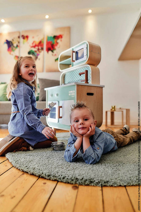 Dwustronna drewniana kuchnia z pralką 2w1 z dźwiękiem światłem LED i 8 akcesoriami Janod J06594