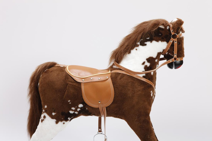 Mega koń na biegunach Remi, zabawka dla sześciolatka