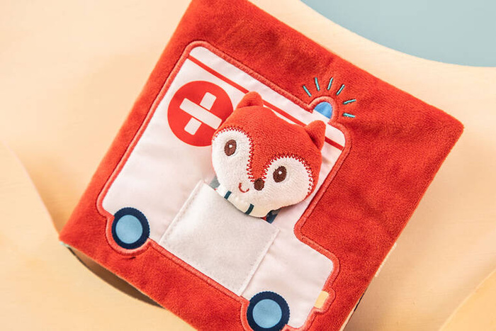 Książeczka aktywizująca z minipacynką Doktor Lisiczka Alice Lilliputiens 83534