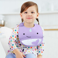 Śliniak silikonowy Zoo Narwal 9I415110-Skip Hop, akcesoria dla dzieci