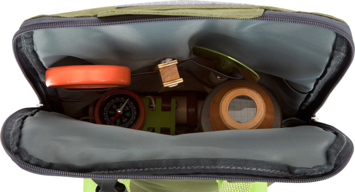 Zielony plecak małego odkrywcy z wyposażeniem Discover 12336 Small Foot