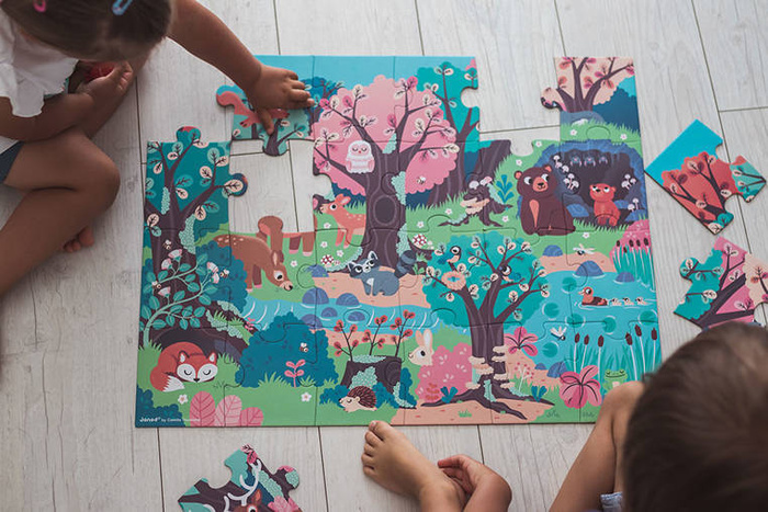 Świecące puzzle z mini-lampką UV Las 24 elementy 3+ Janod J02653