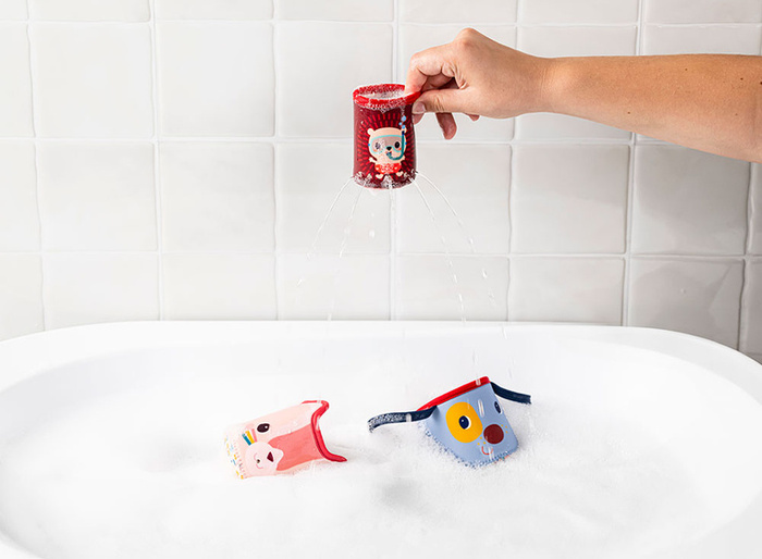 Zestaw 3 miękkich kubeczków do kąpieli Lilliputiens 83584 Piesek Jules Zabawka sensoryczna dla niemowląt