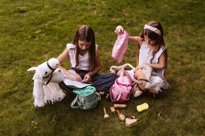 Podkładka pod siodło i bonetka sztruksowy róż akcesoria do Hobby Horse Astrup 84372