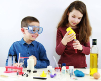 Eksperymenty dla dzieci Laboratorium chemiczne 150 eksperymentów 8360 Buki