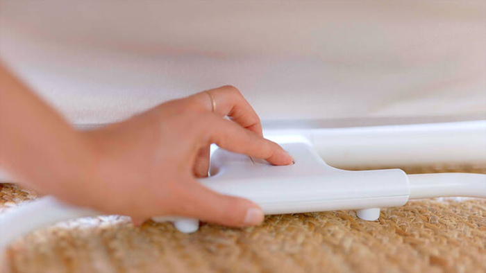 Leżaczek bujaczek składany Eazy Relax Greige Beaba 915056