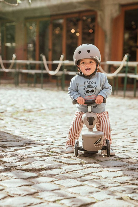 Zestaw SCOOTANDRIDE Kask + Highwaykick1 2w1 jeździk i hulajnoga z zamykanym schowkiem Brown Lines