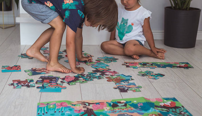 Świecące puzzle z mini-lampką UV Las 24 elementy 3+ Janod J02653